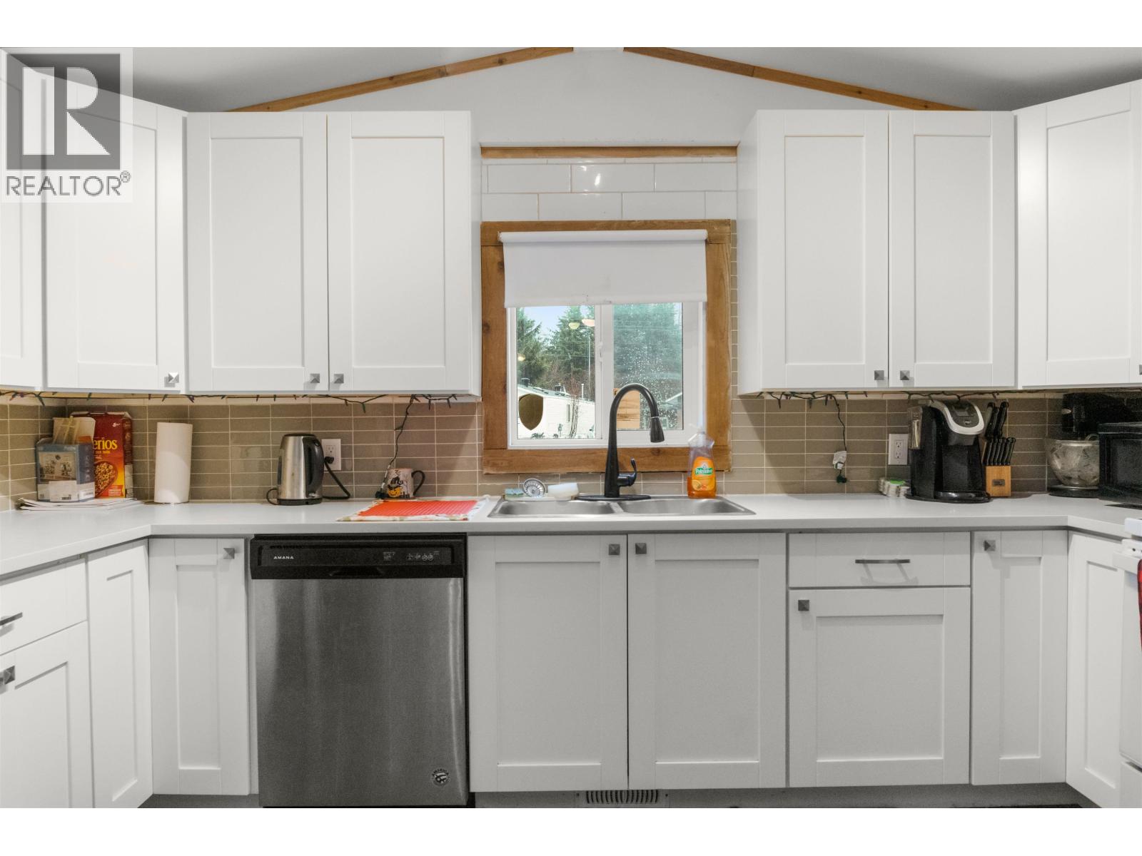 48 584 COLUMBIA AVENUE, Kitimat