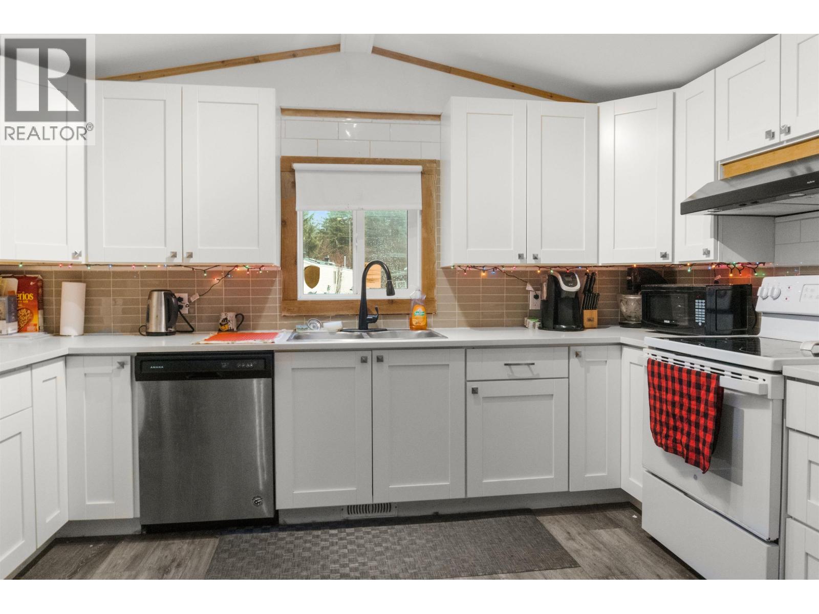 48 584 COLUMBIA AVENUE, Kitimat