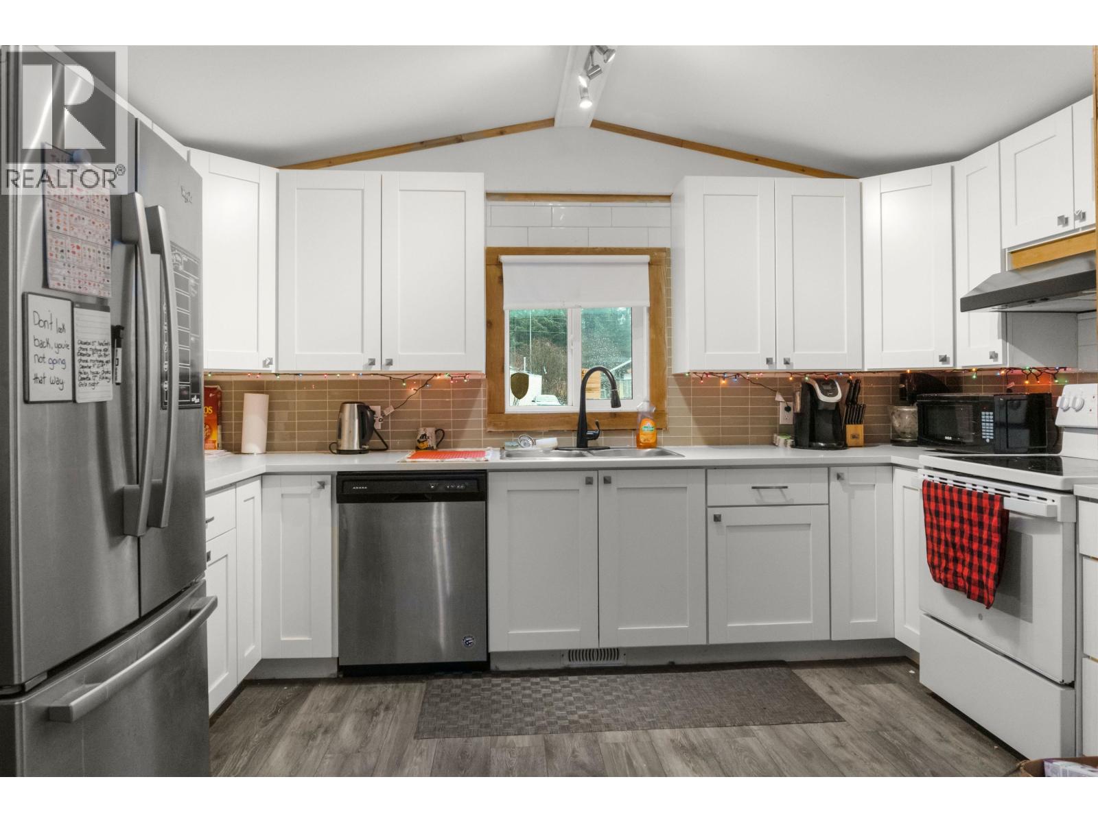 48 584 COLUMBIA AVENUE, Kitimat