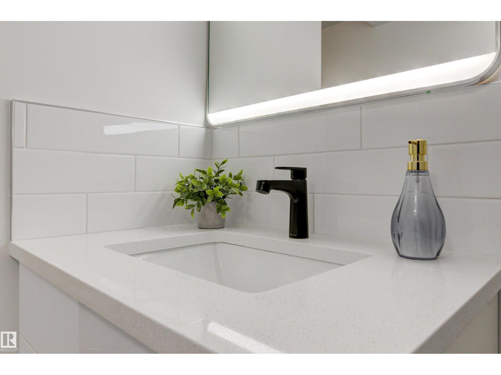 2712 41 ST NW, Edmonton