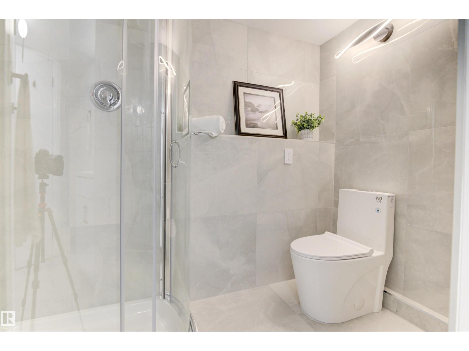 2712 41 ST NW, Edmonton