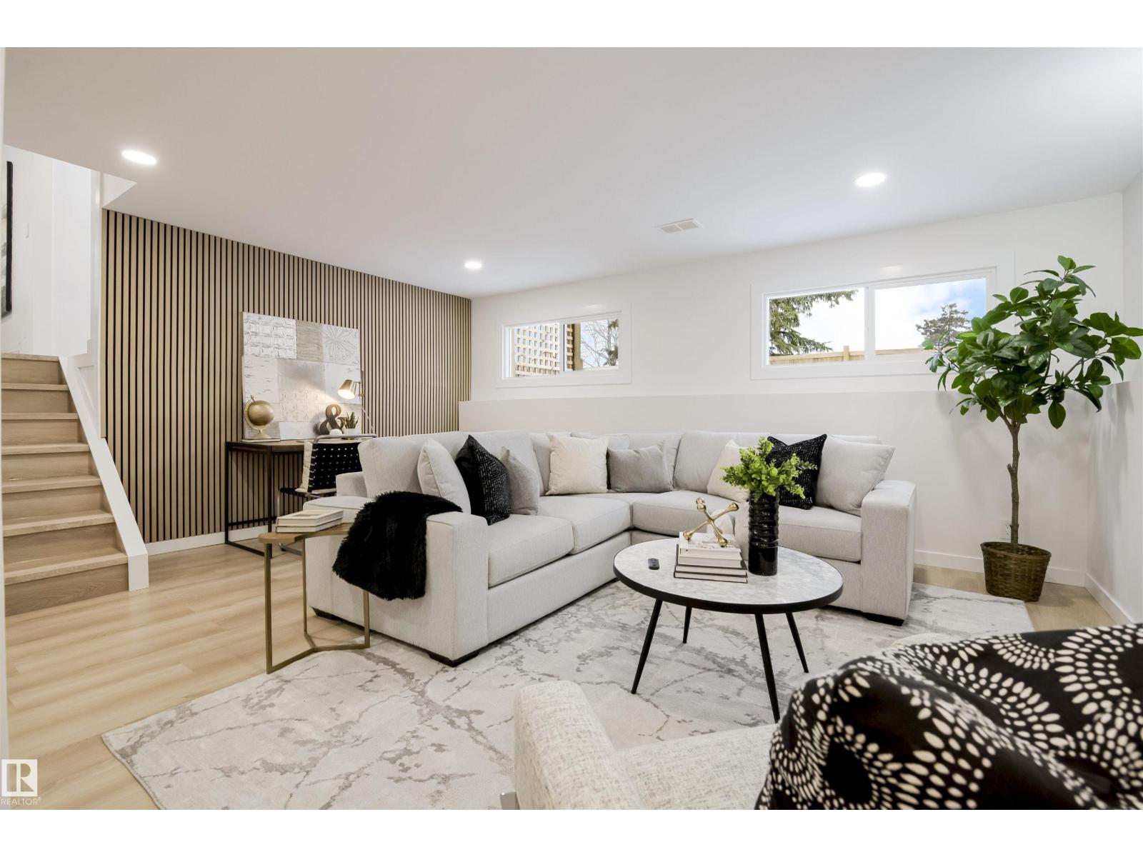 2712 41 ST NW, Edmonton