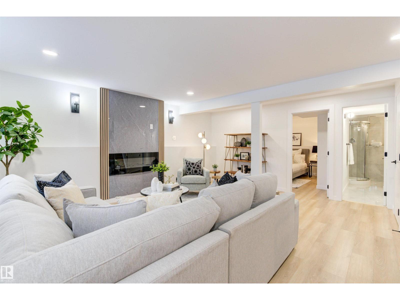 2712 41 ST NW, Edmonton