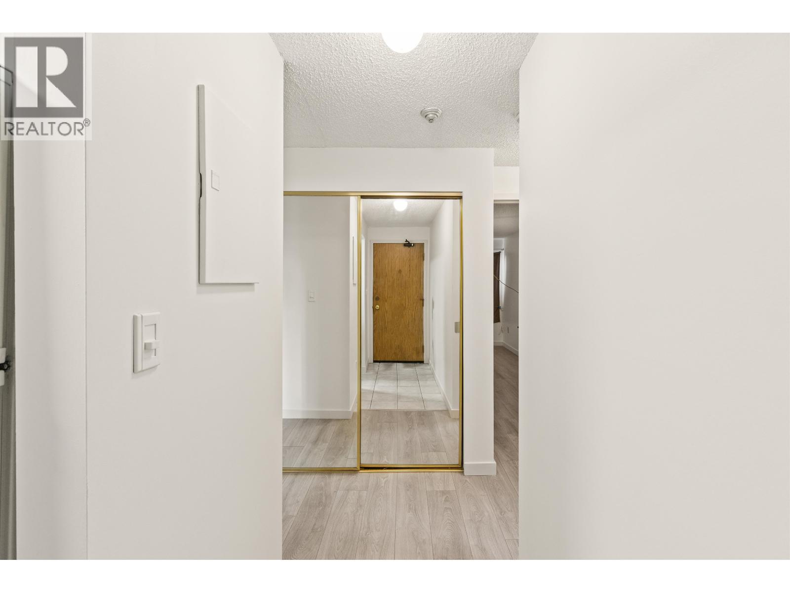 162 7293 MOFFATT ROAD, Richmond