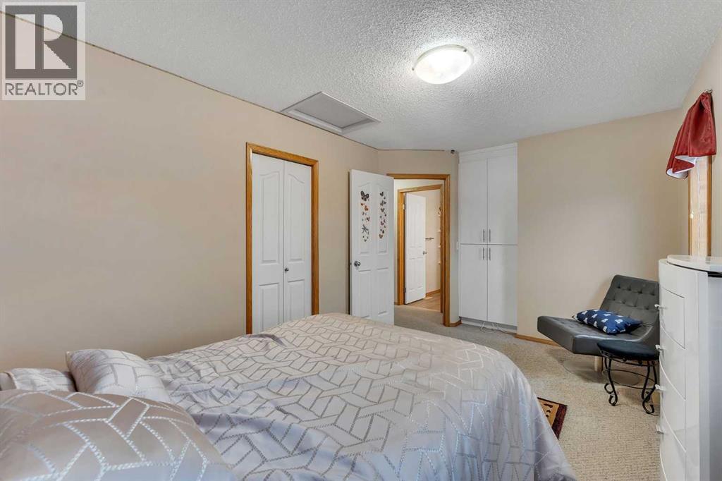 Single Family House for Sale in  Covehaven Road NE Coventry Hills Calgary 