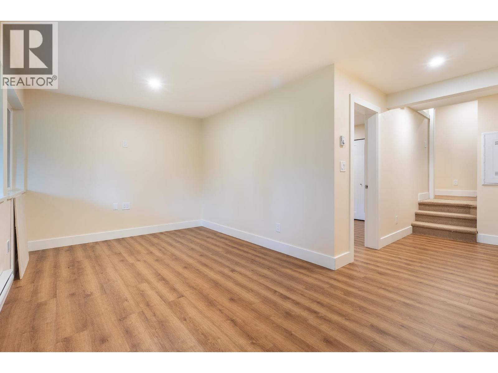 914 GOWER POINT ROAD, Gibsons