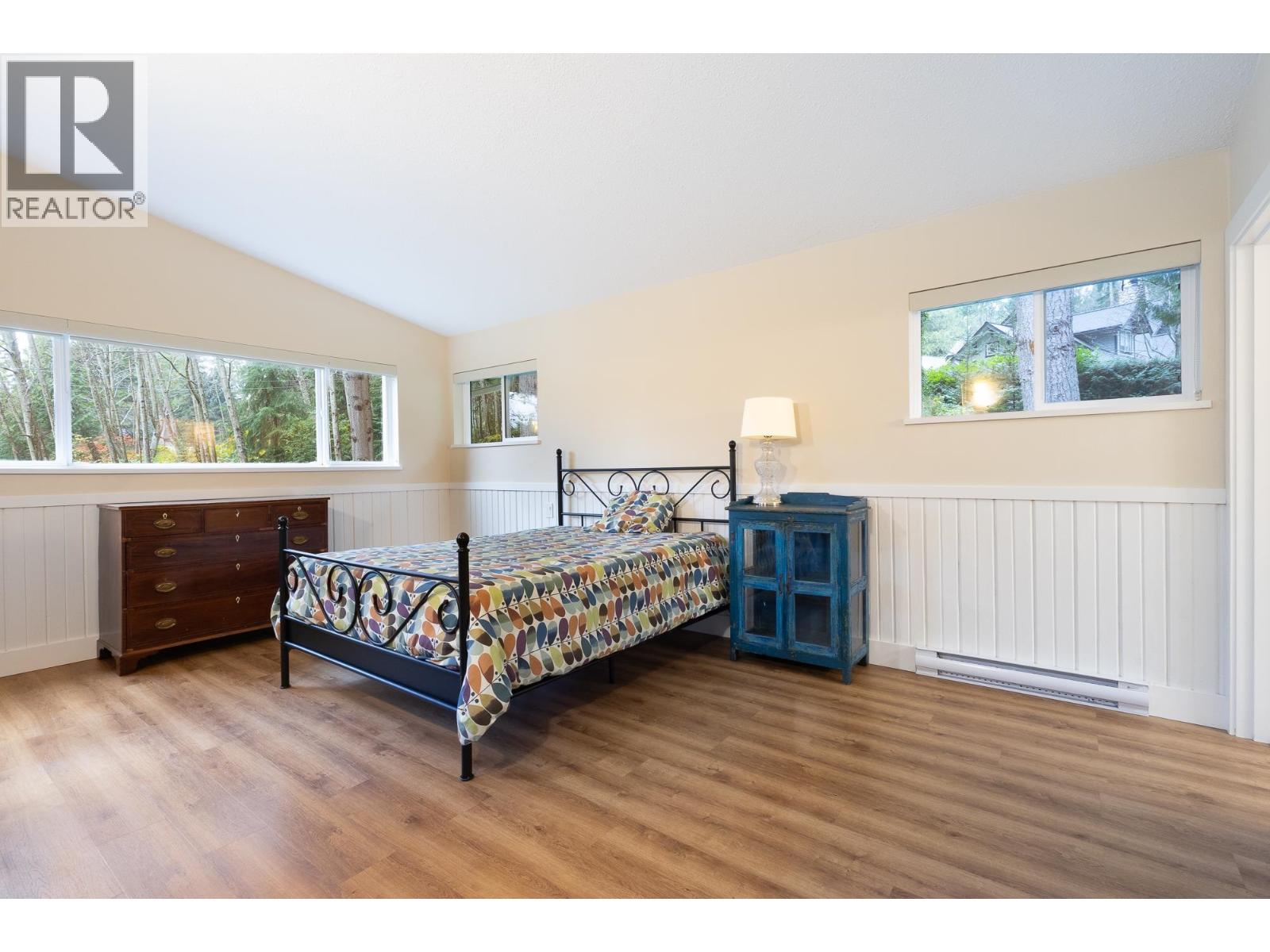 914 GOWER POINT ROAD, Gibsons