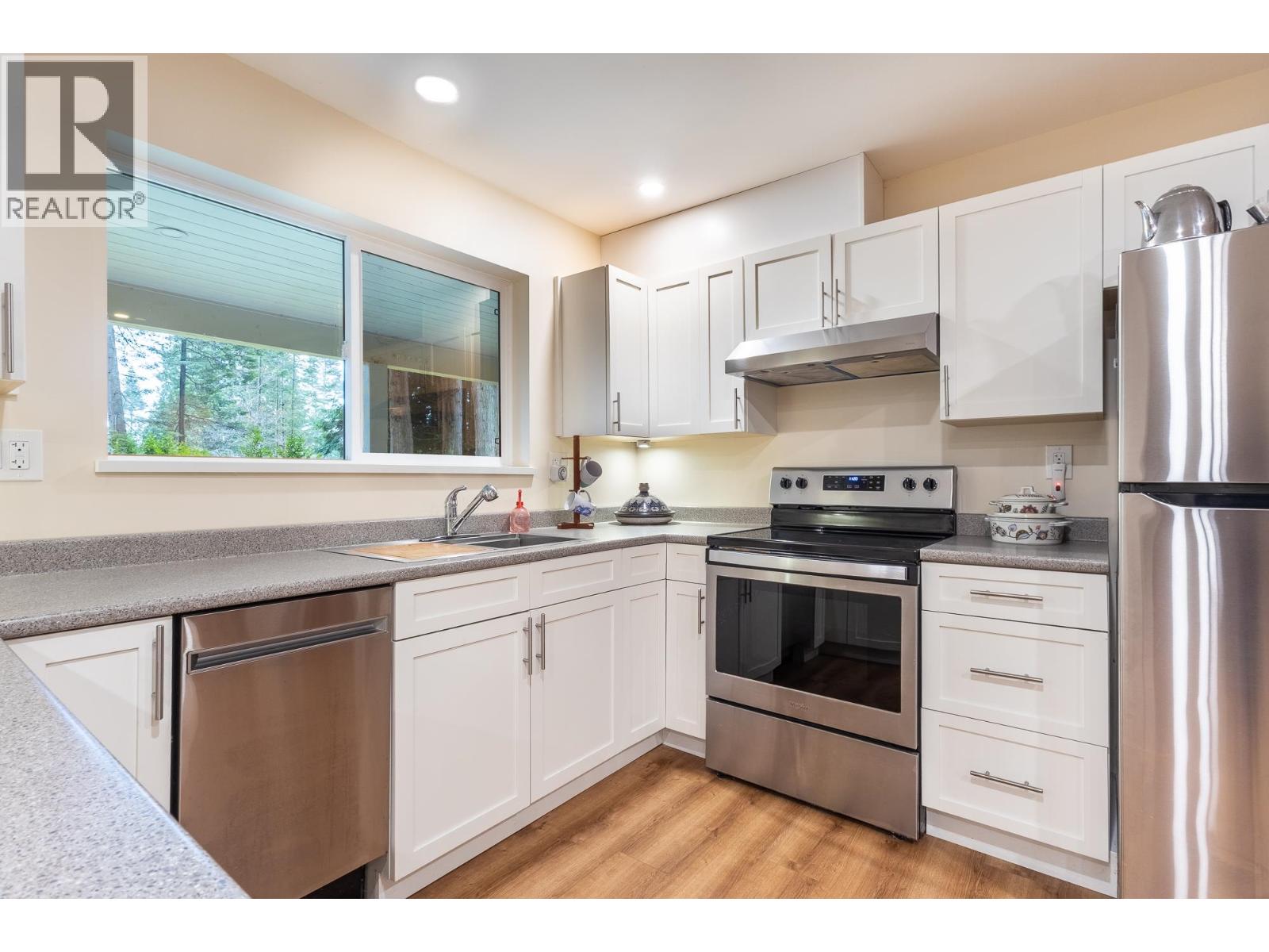 914 GOWER POINT ROAD, Gibsons