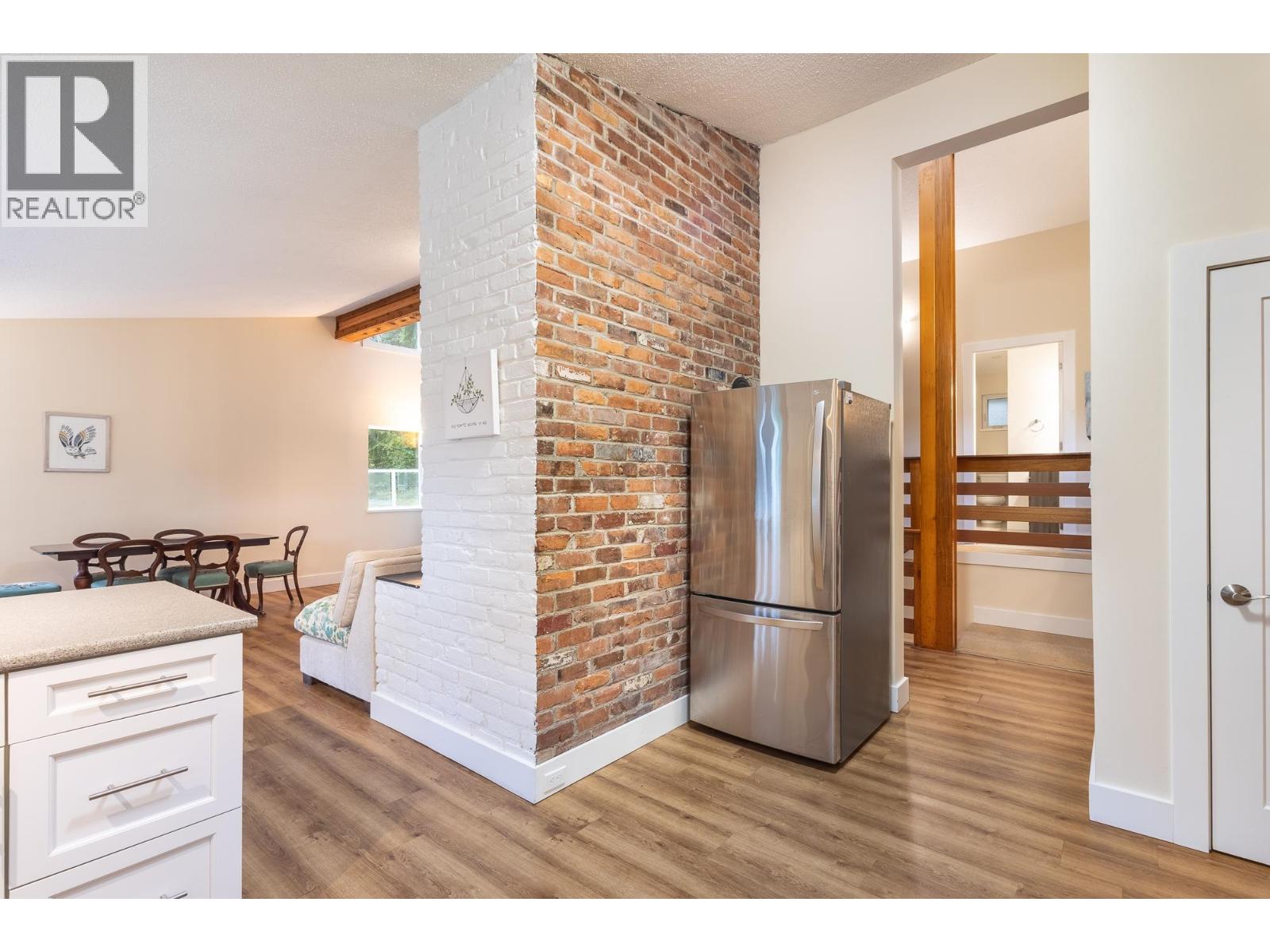 914 GOWER POINT ROAD, Gibsons