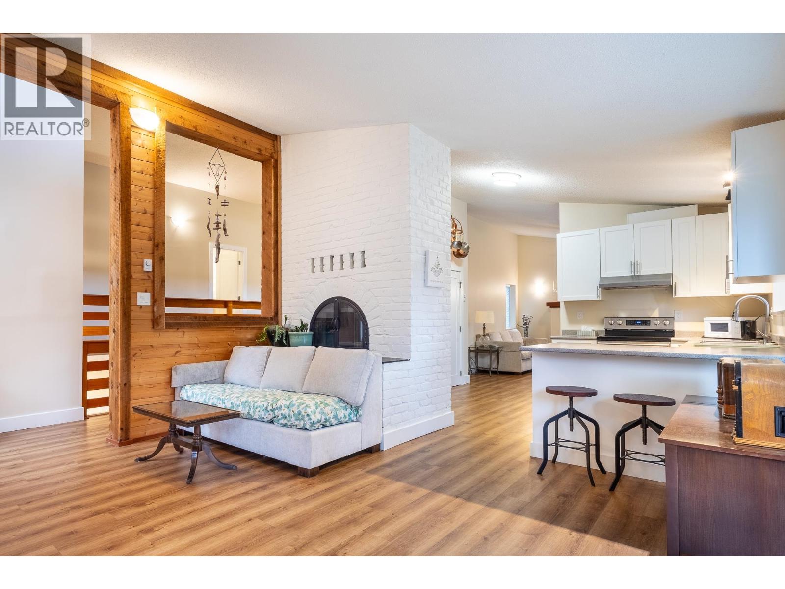 914 GOWER POINT ROAD, Gibsons