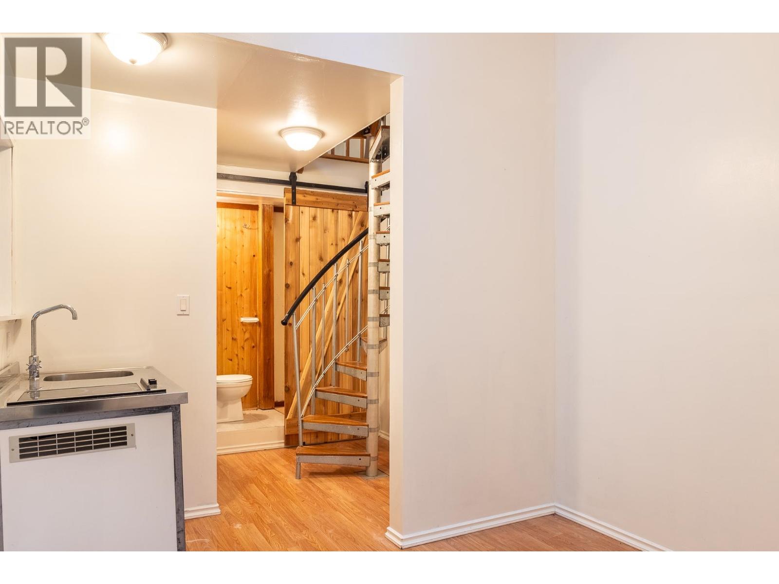 914 GOWER POINT ROAD, Gibsons