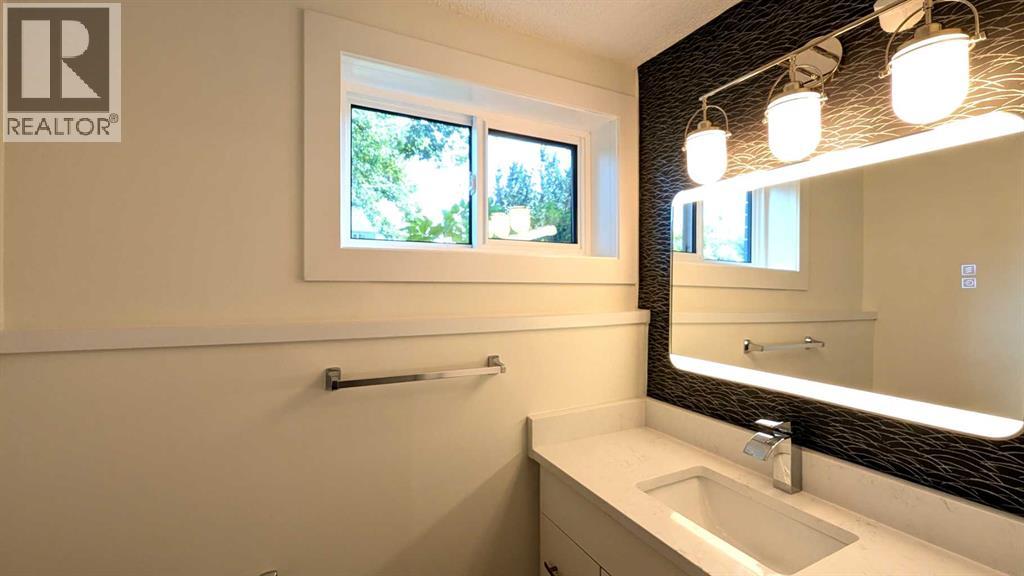 Single Family House 3 Level for Sale in  Haverhill Road SW Haysboro Calgary 