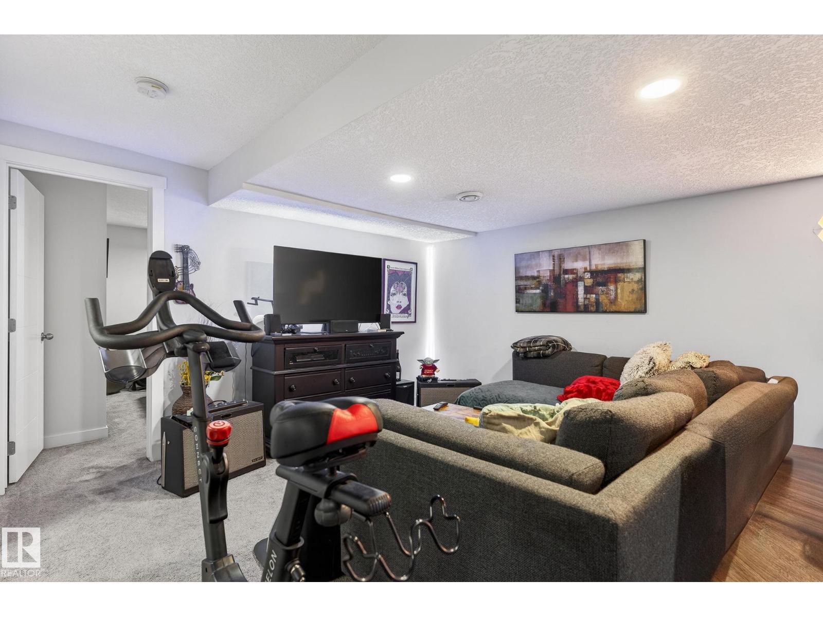 3740 63 ST NW NW, Edmonton