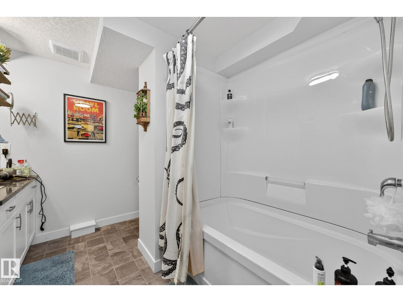 3740 63 ST NW NW, Edmonton