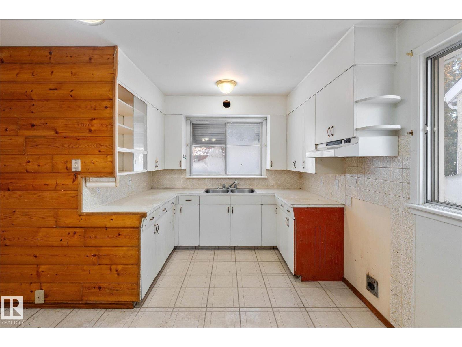 12916 71 ST NW, Edmonton