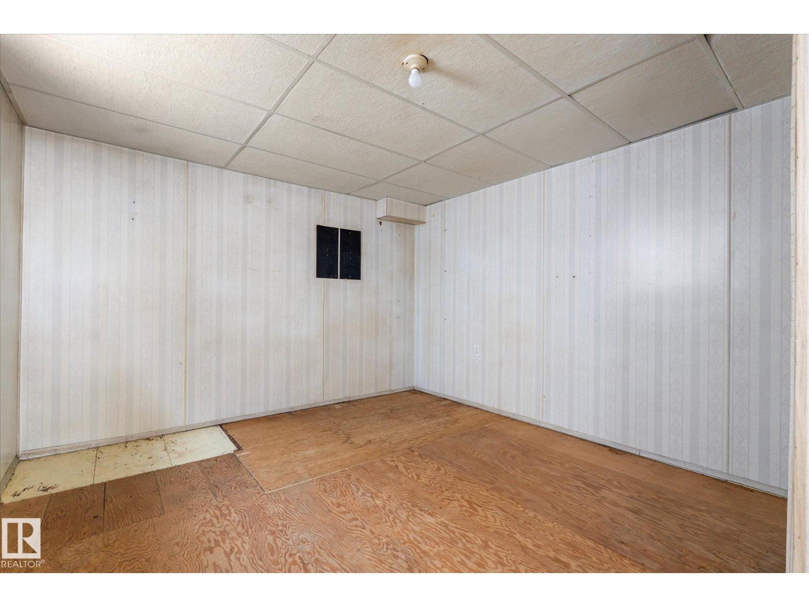 12916 71 ST NW, Edmonton