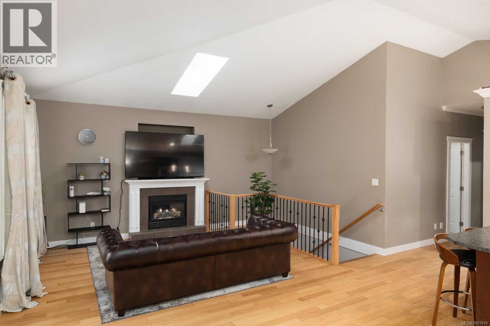 909 Cavalcade Terr, Langford