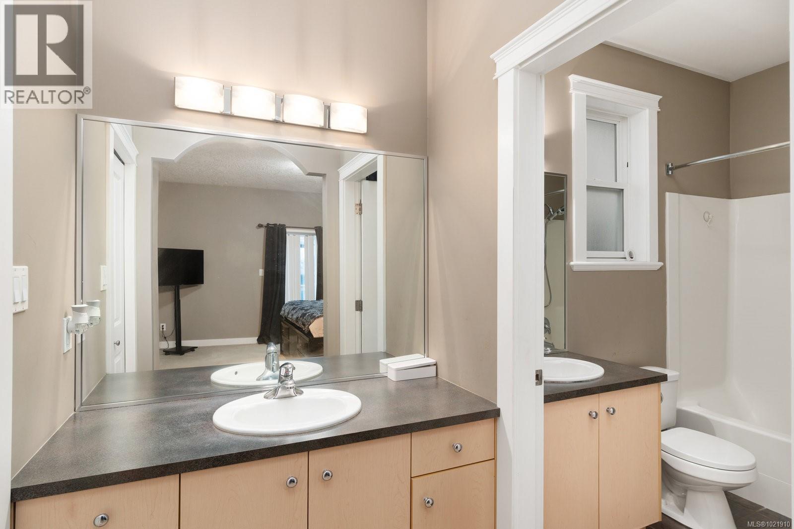 909 Cavalcade Terr, Langford