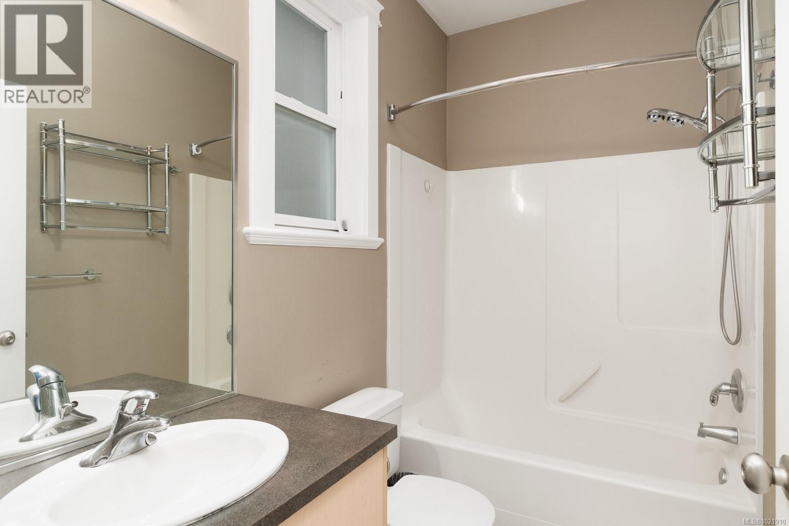 909 Cavalcade Terr, Langford