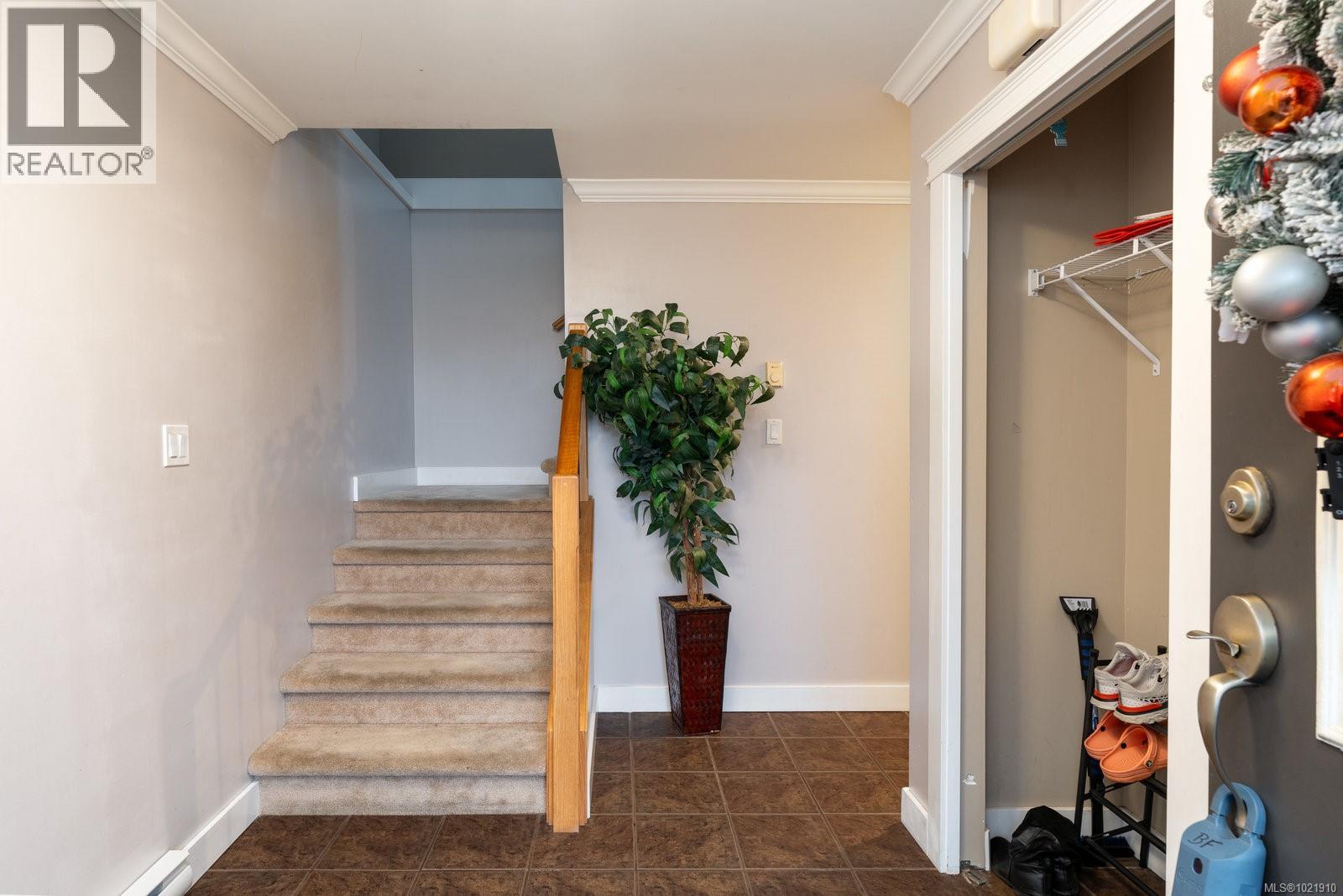 909 Cavalcade Terr, Langford