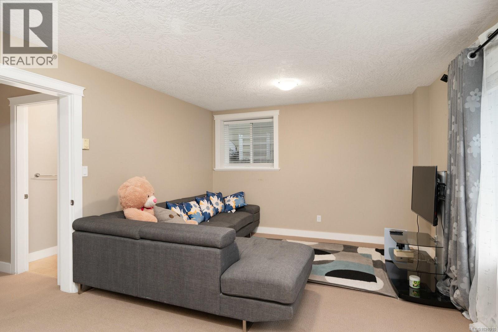 909 Cavalcade Terr, Langford