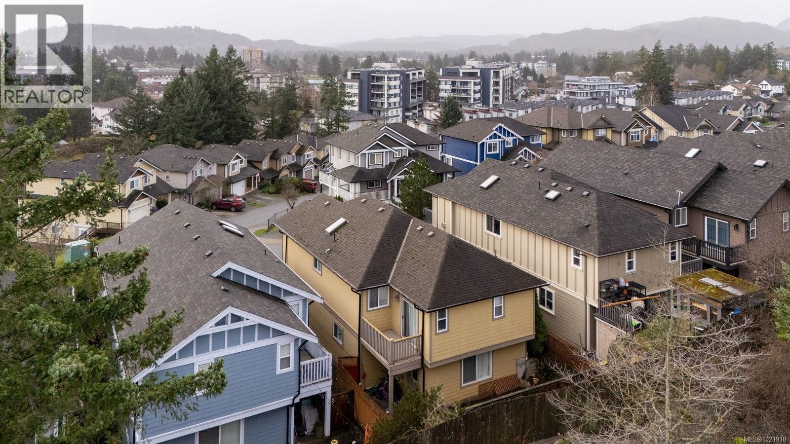 909 Cavalcade Terr, Langford