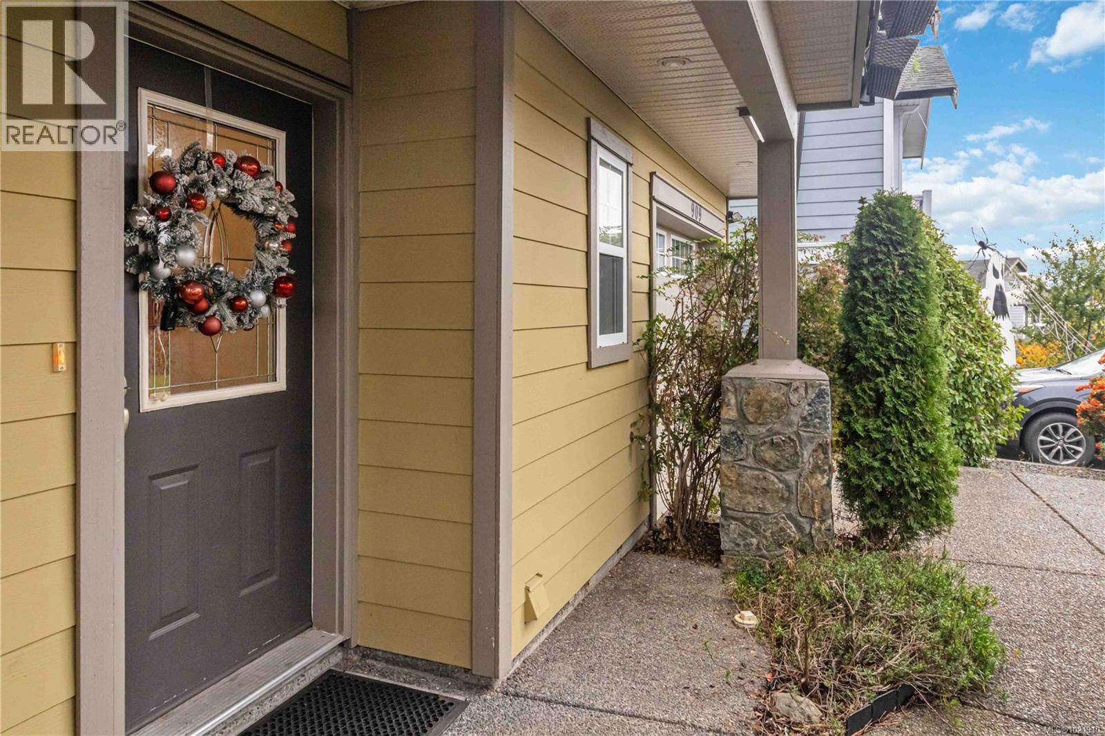 909 Cavalcade Terr, Langford