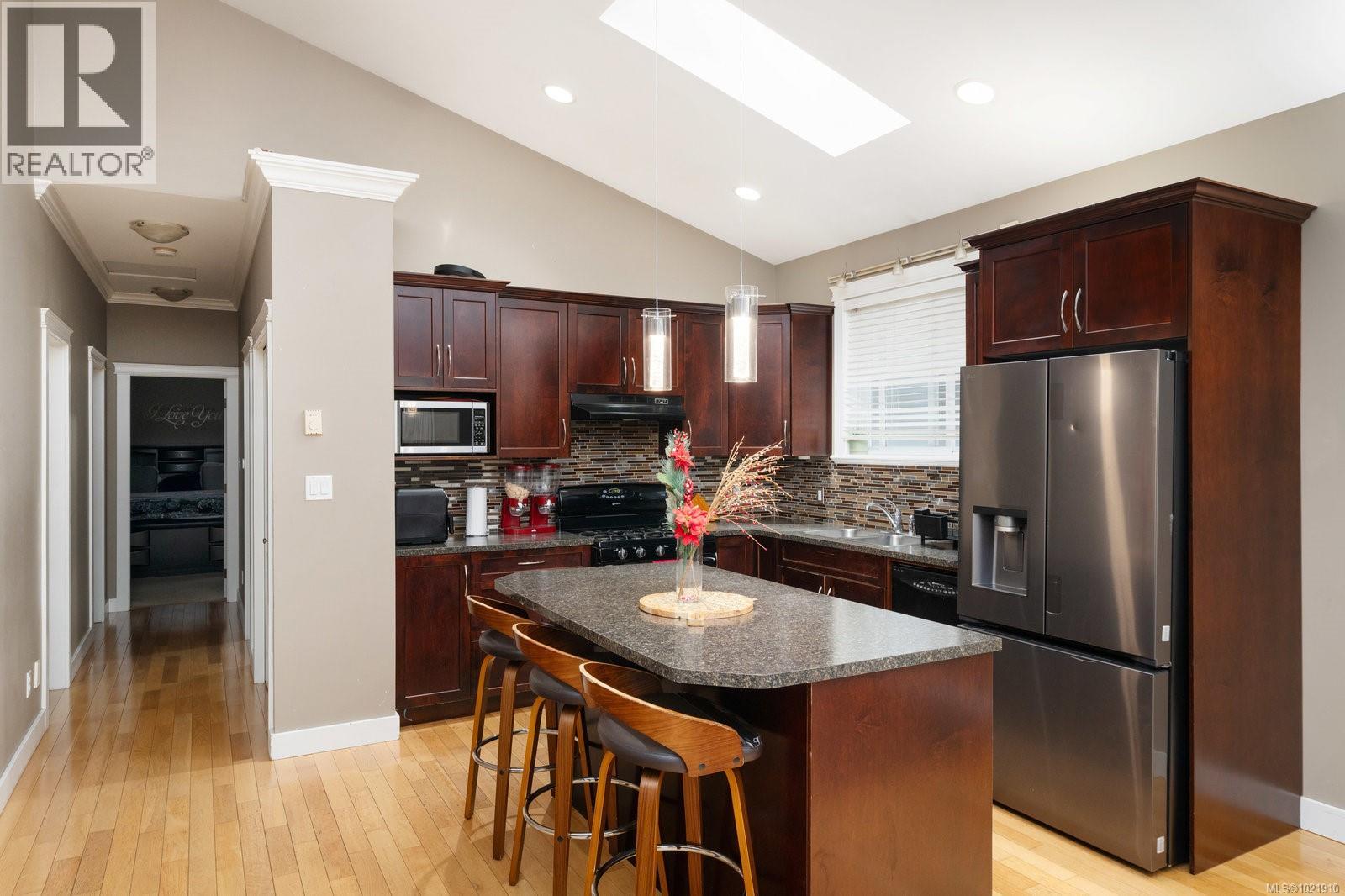 909 Cavalcade Terr, Langford