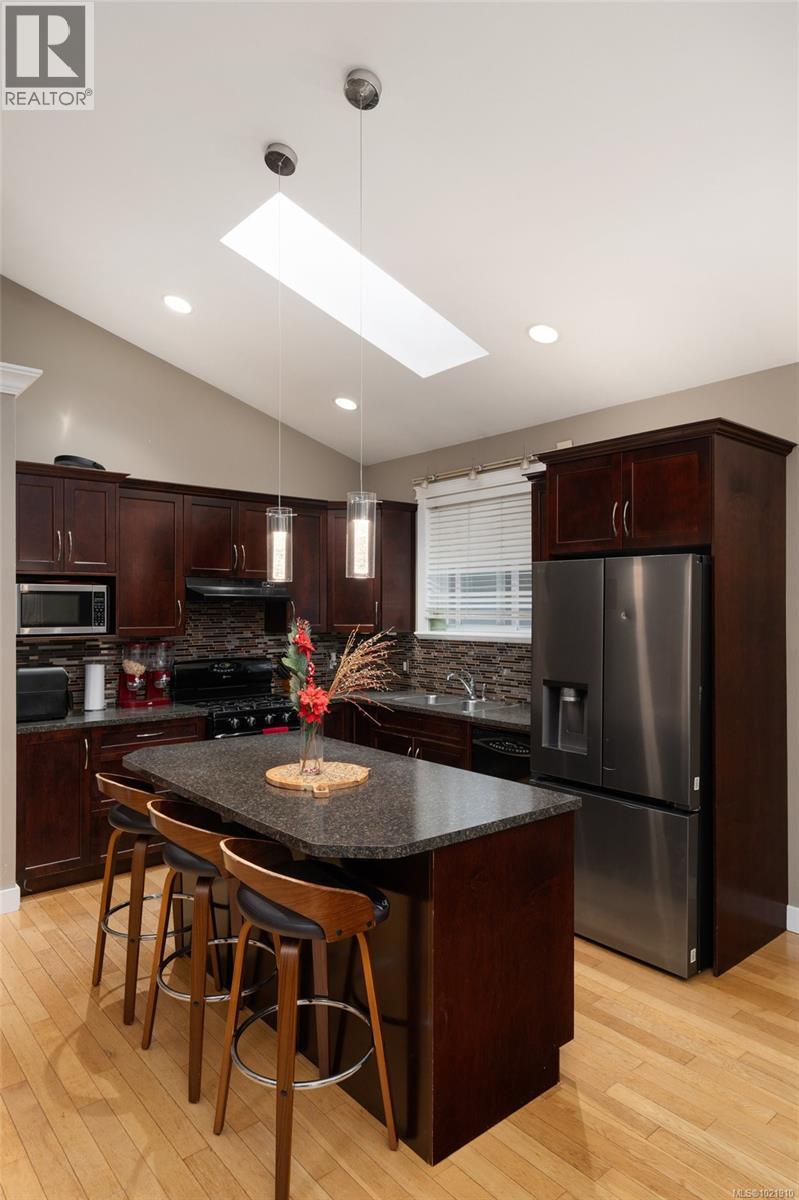 909 Cavalcade Terr, Langford