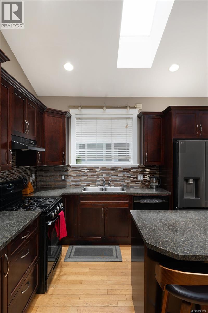 909 Cavalcade Terr, Langford