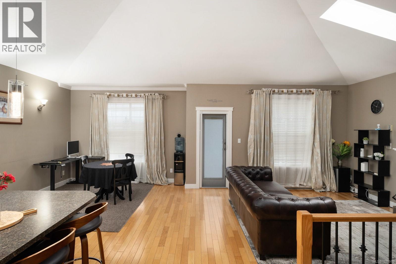 909 Cavalcade Terr, Langford