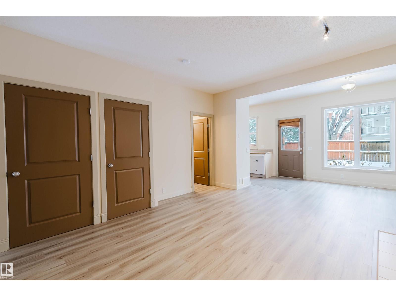 Single Family House for Sale 