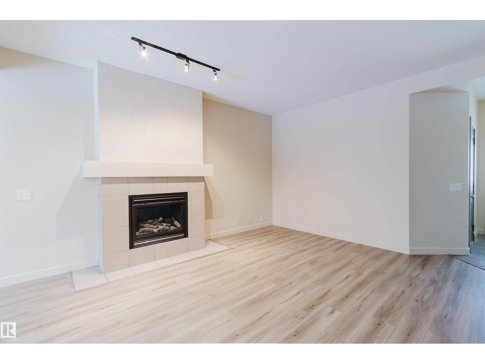 Single Family House for Sale 