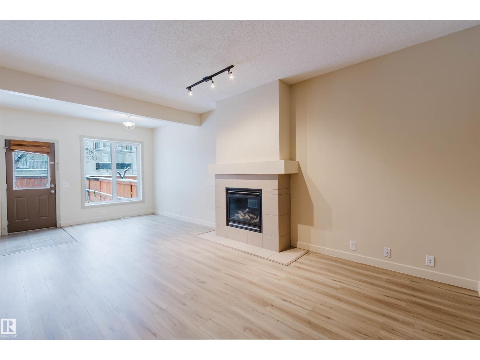 Single Family House for Sale 