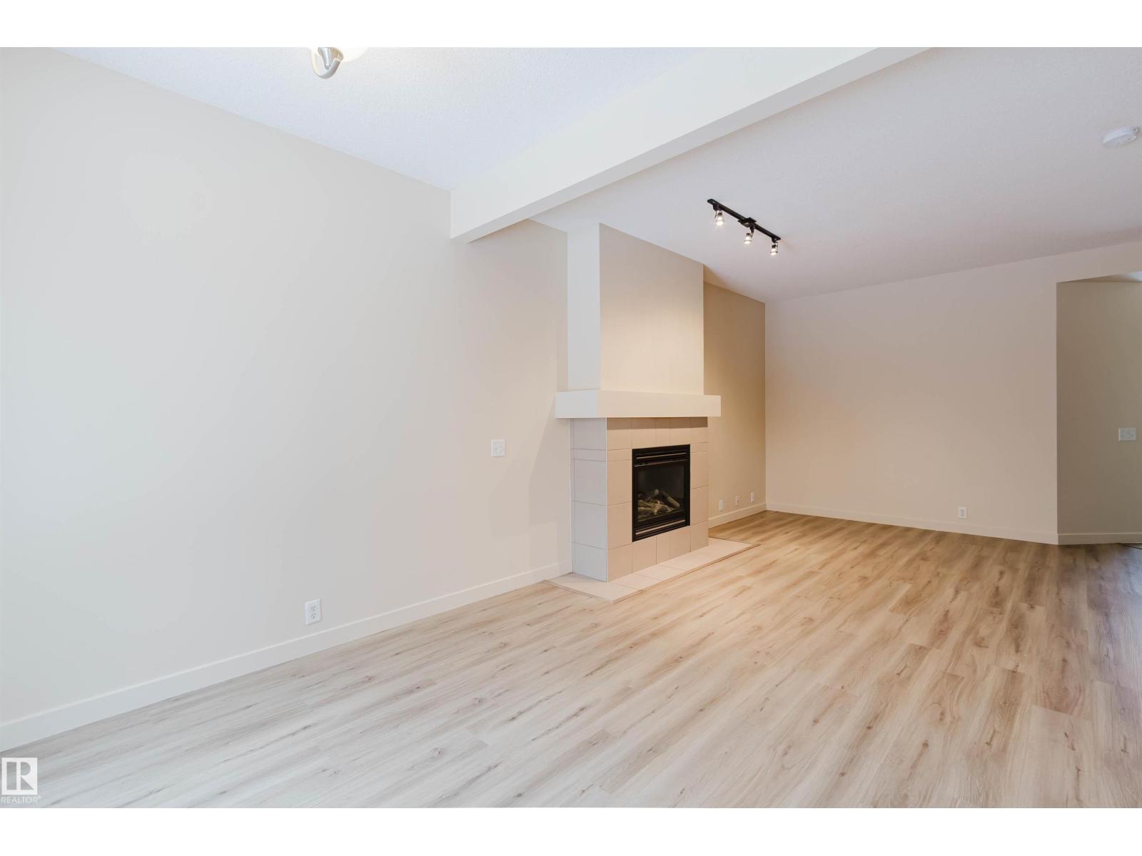 Single Family House for Sale 