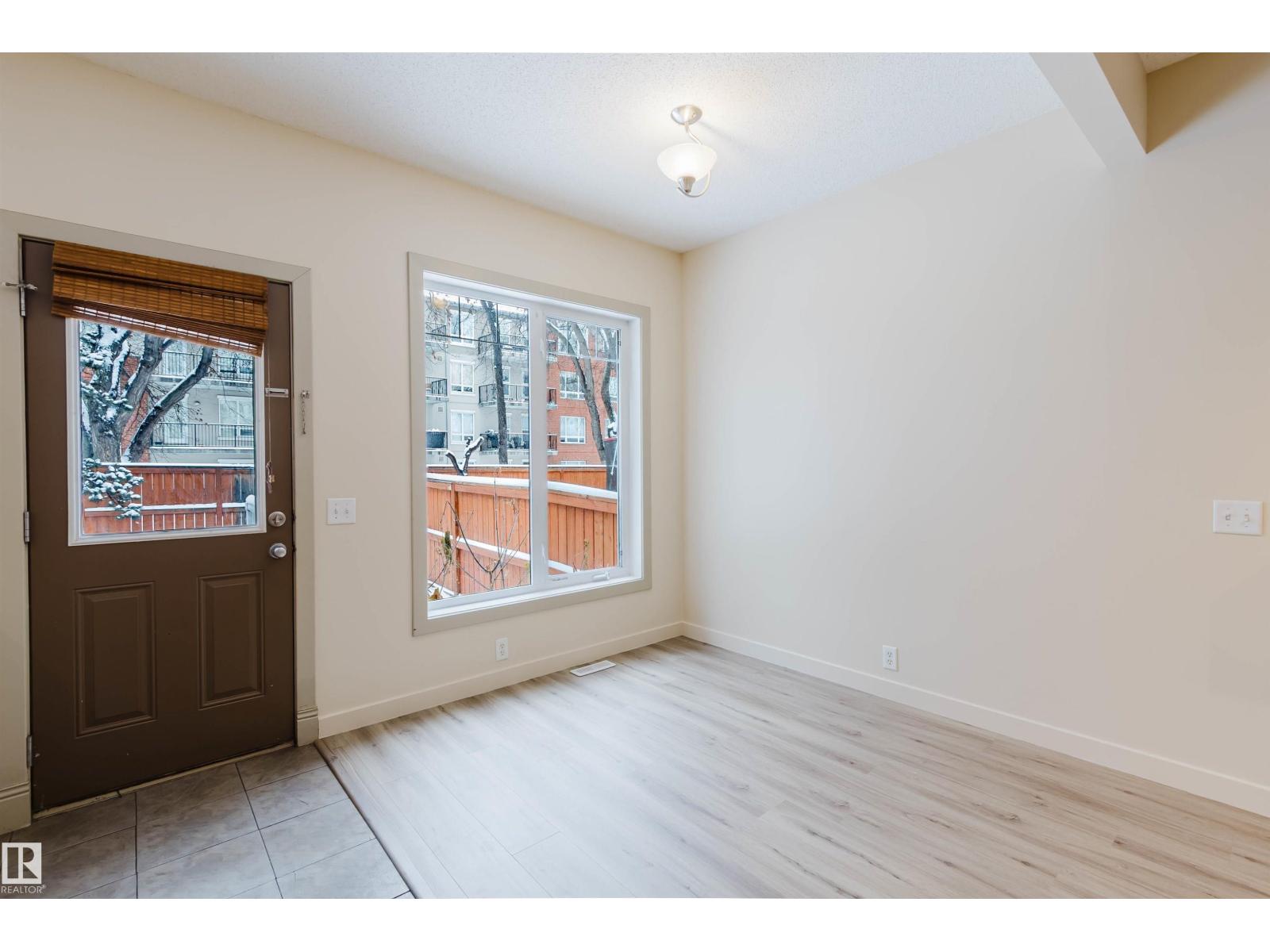 Single Family House for Sale 