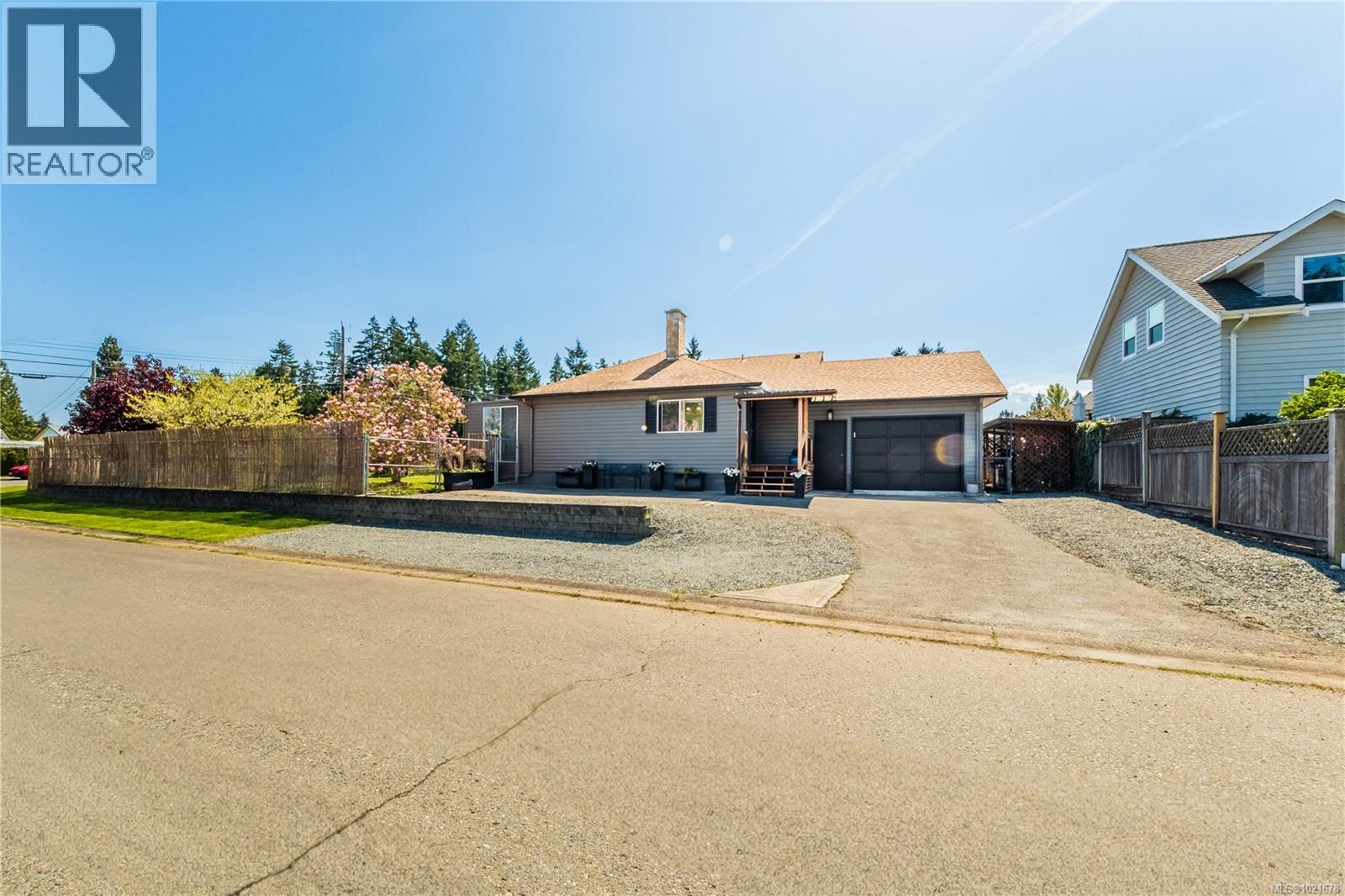 487 Pym St N, Parksville