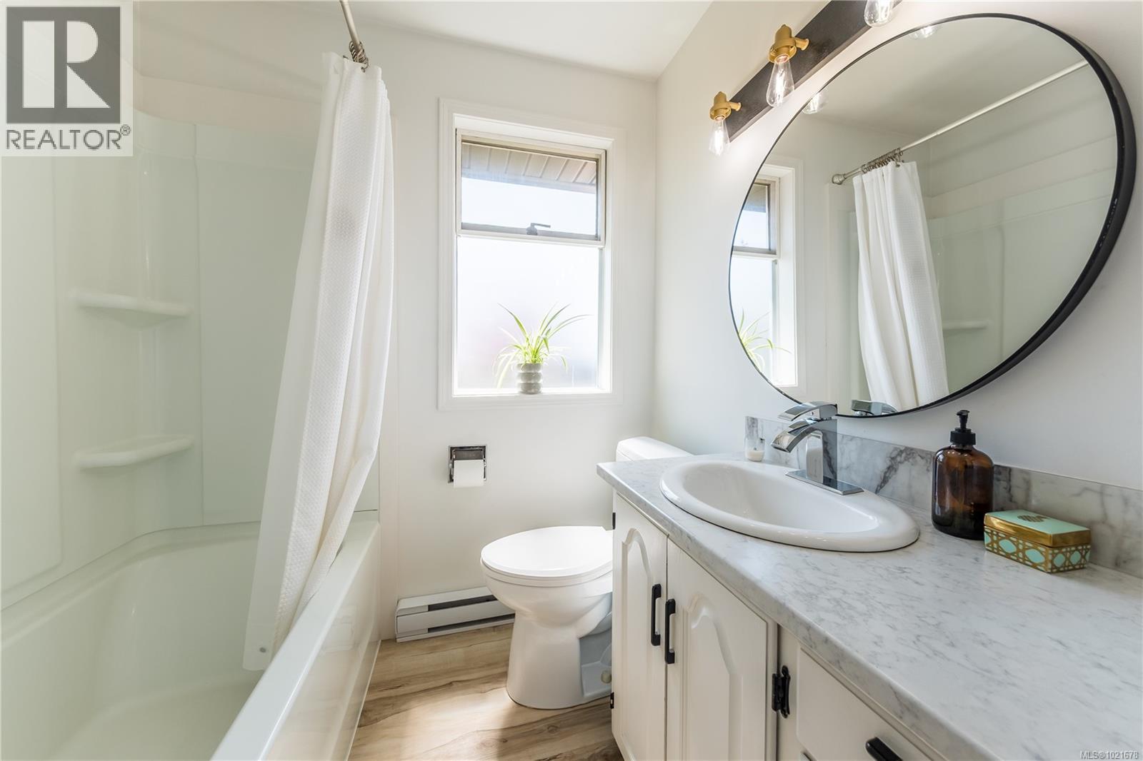 487 Pym St N, Parksville