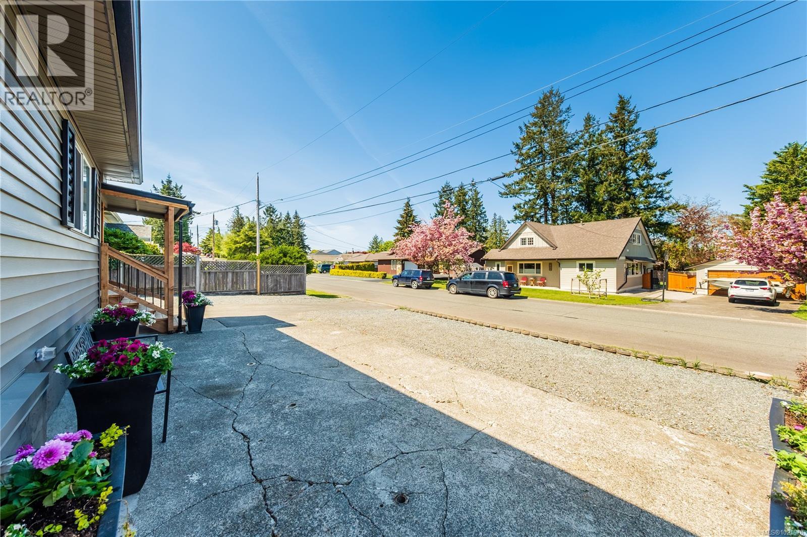 487 Pym St N, Parksville
