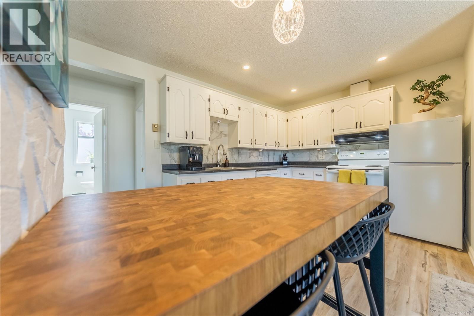 487 Pym St N, Parksville