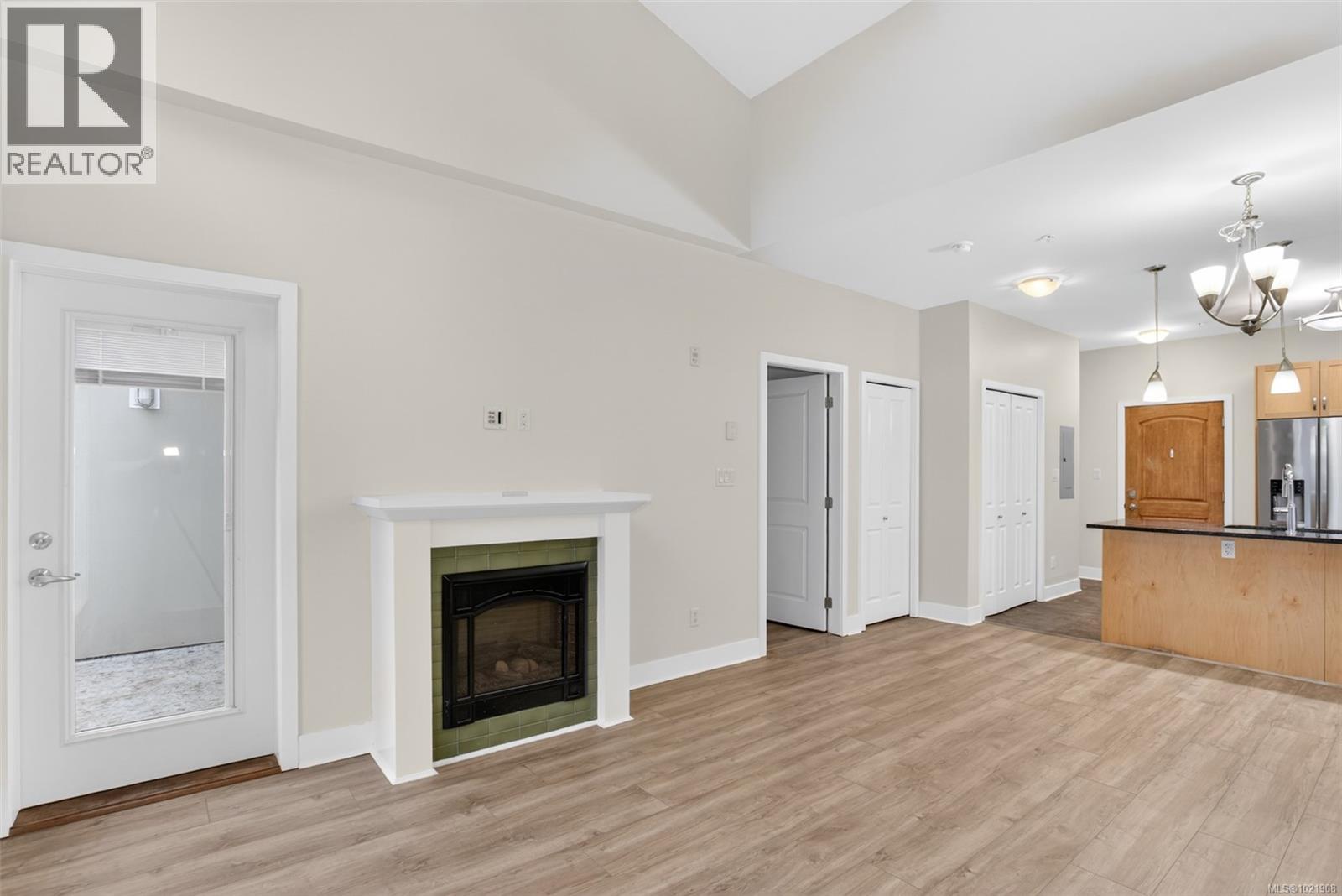 406 866 Brock Ave, Langford