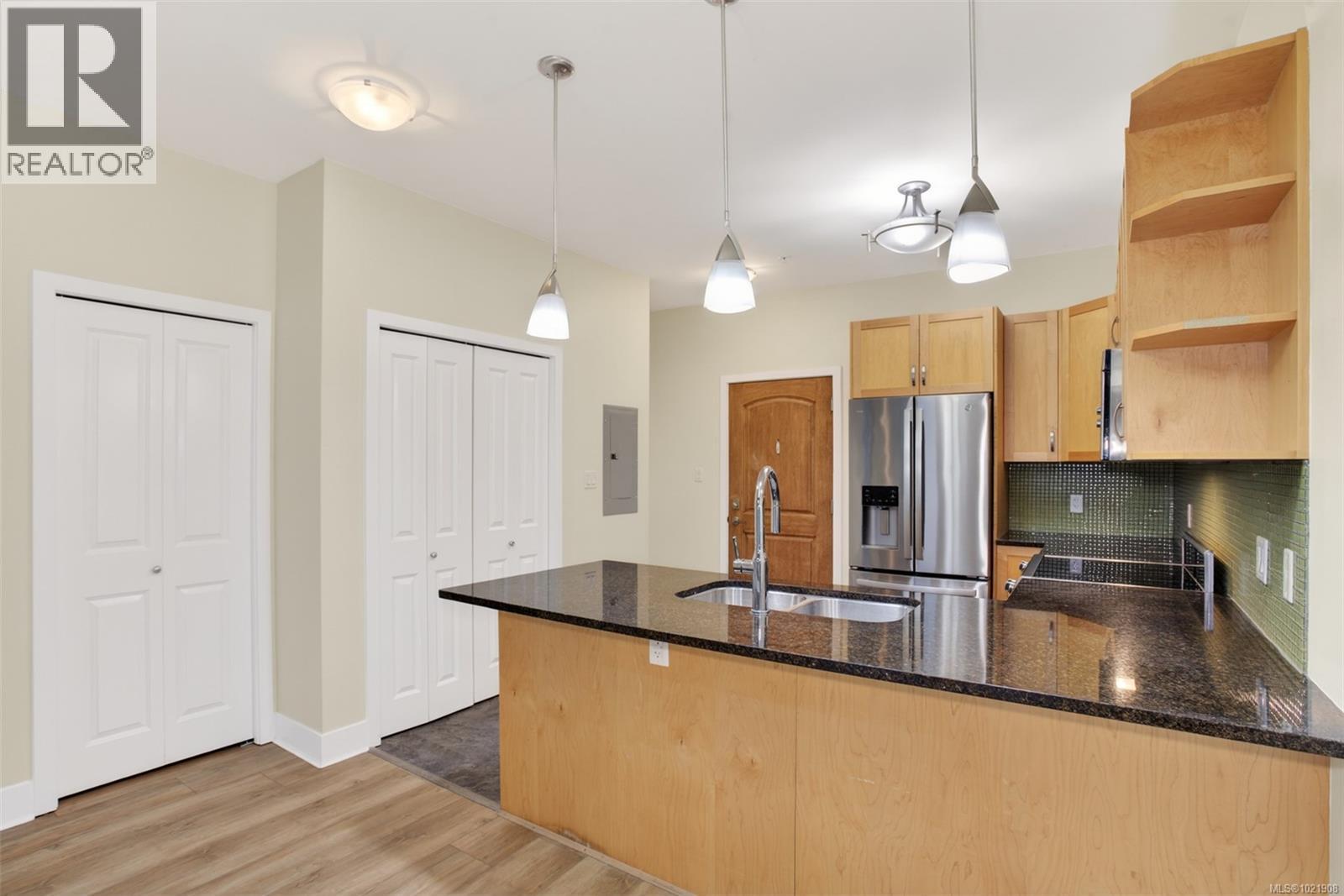 406 866 Brock Ave, Langford