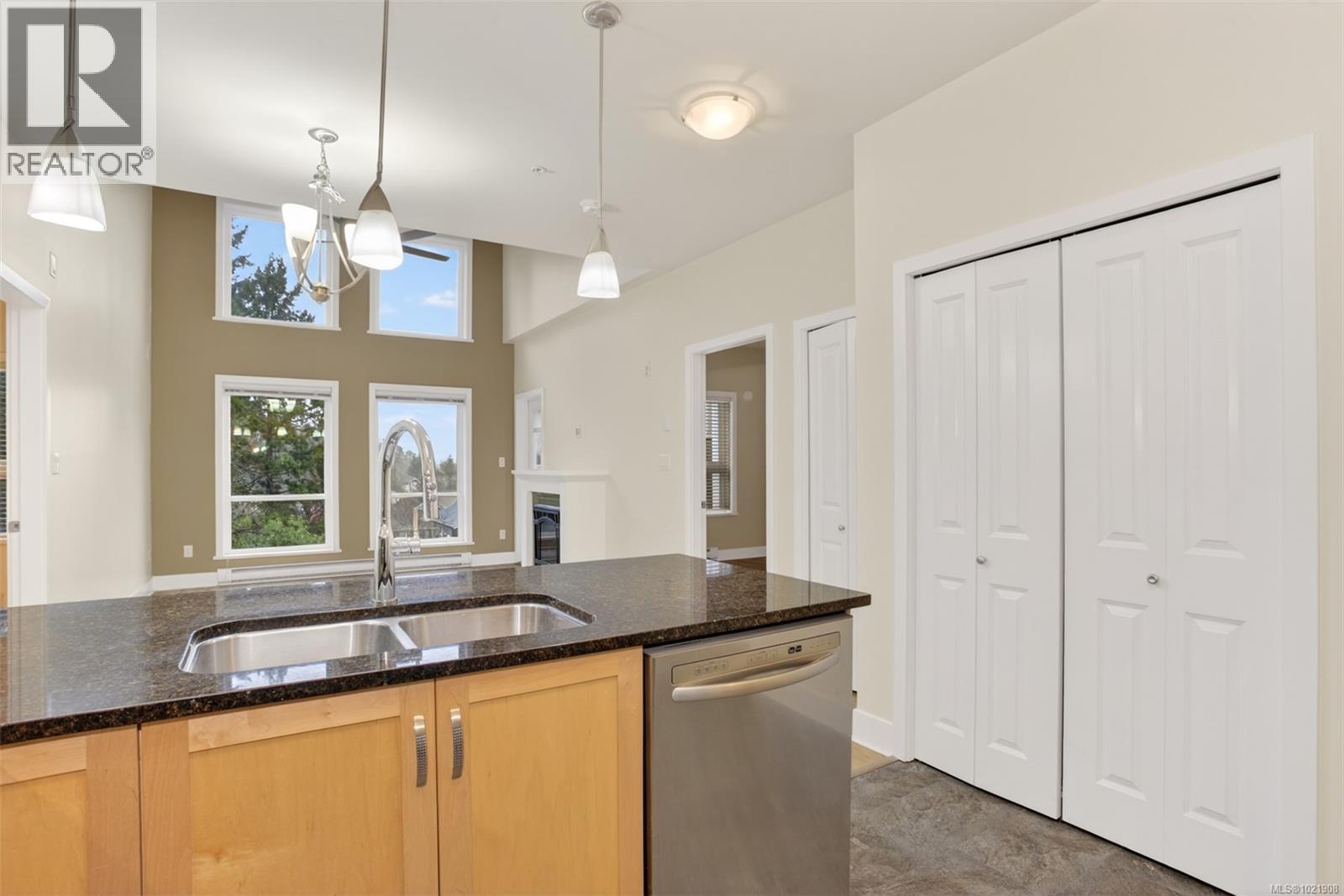 406 866 Brock Ave, Langford