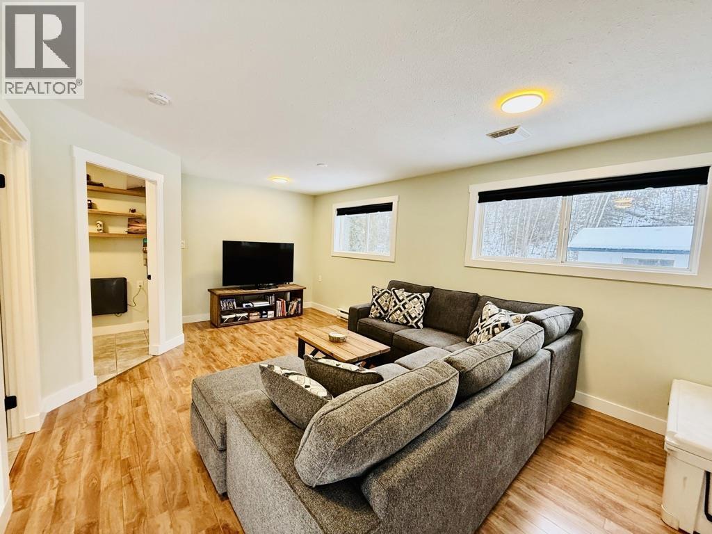 1485 WILLOW Street, Telkwa