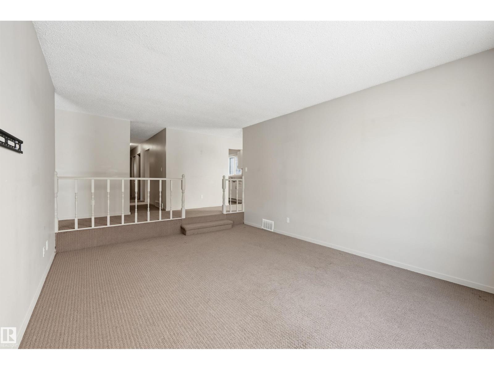 2007 49A ST NW, Edmonton