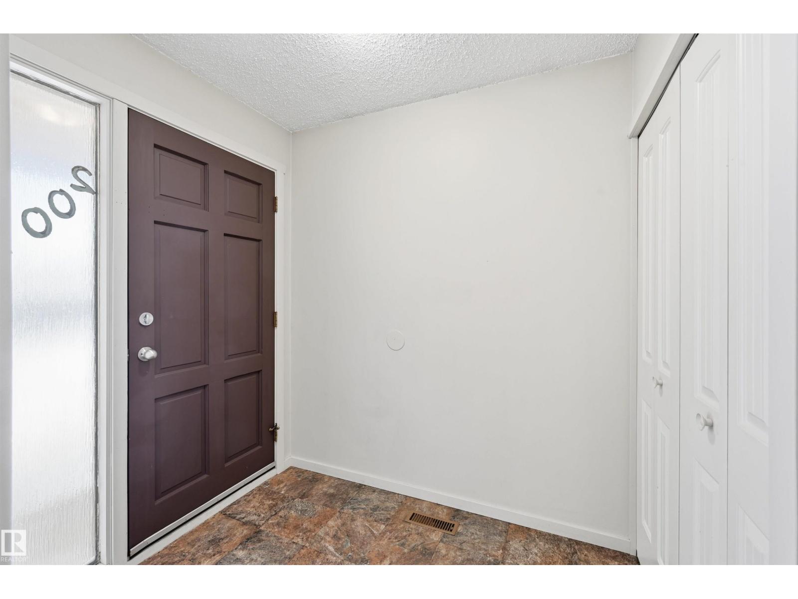 2007 49A ST NW, Edmonton