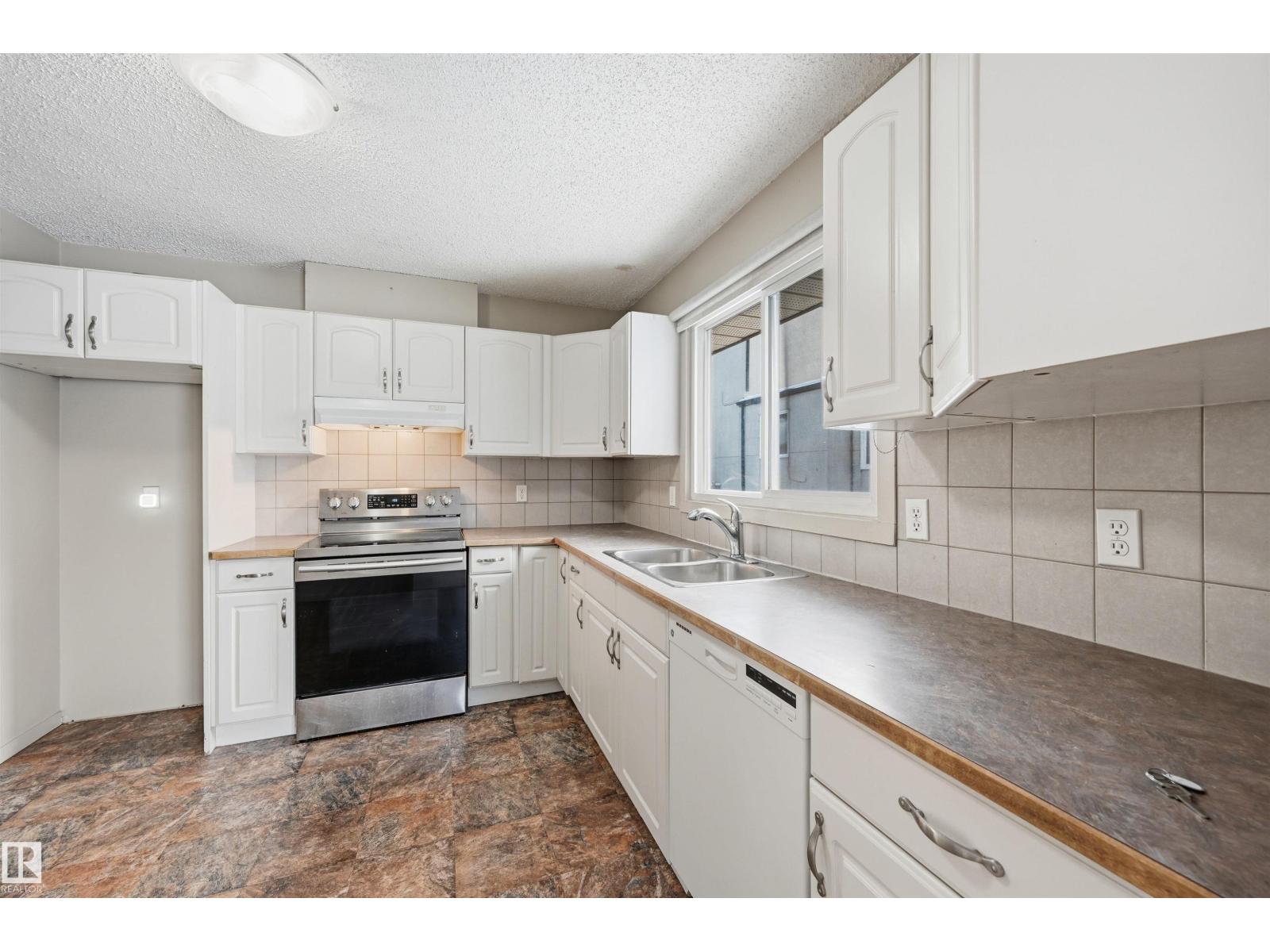 2007 49A ST NW, Edmonton