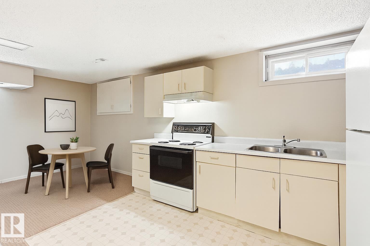 2007 49A ST NW, Edmonton