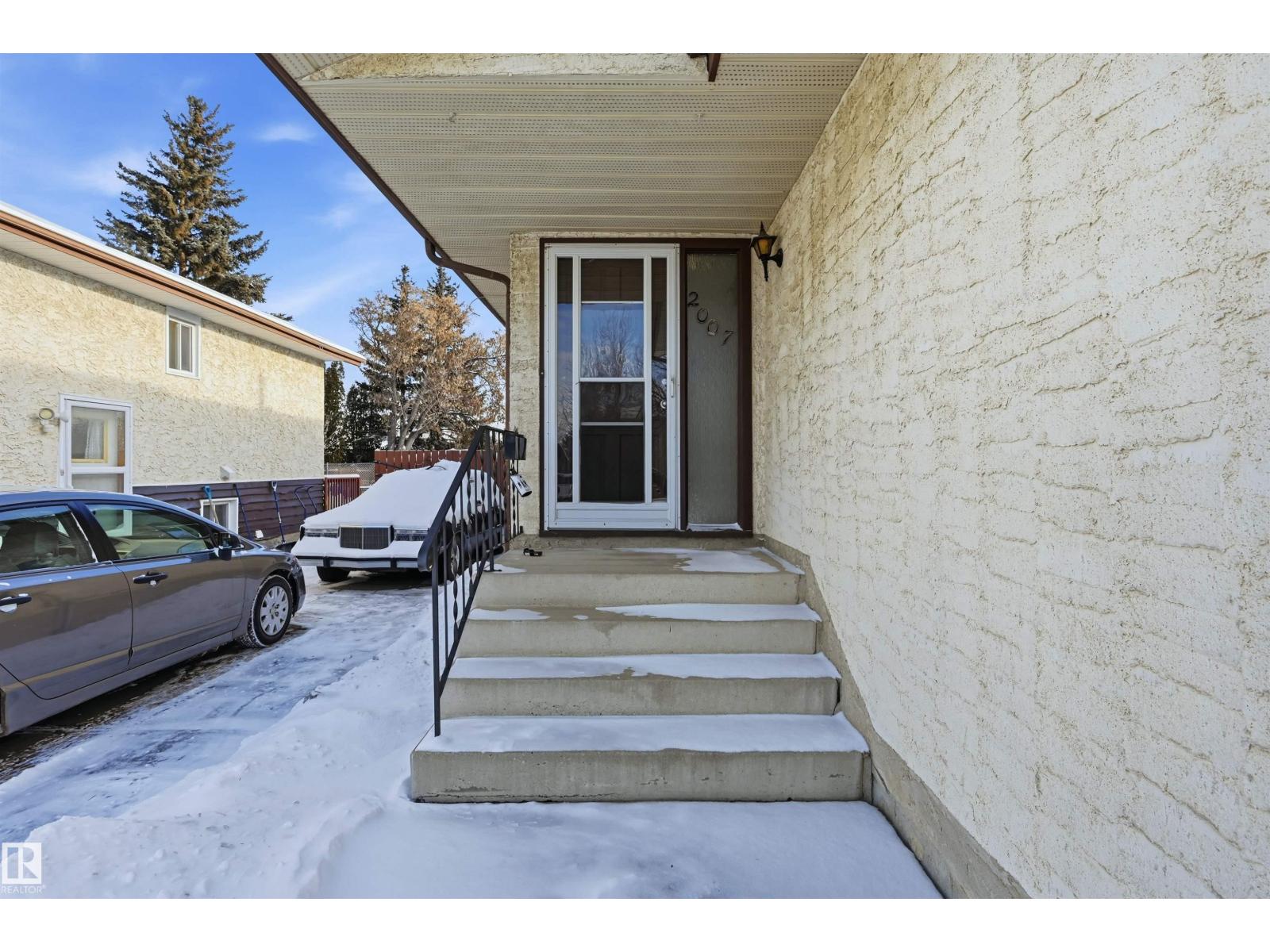 2007 49A ST NW, Edmonton