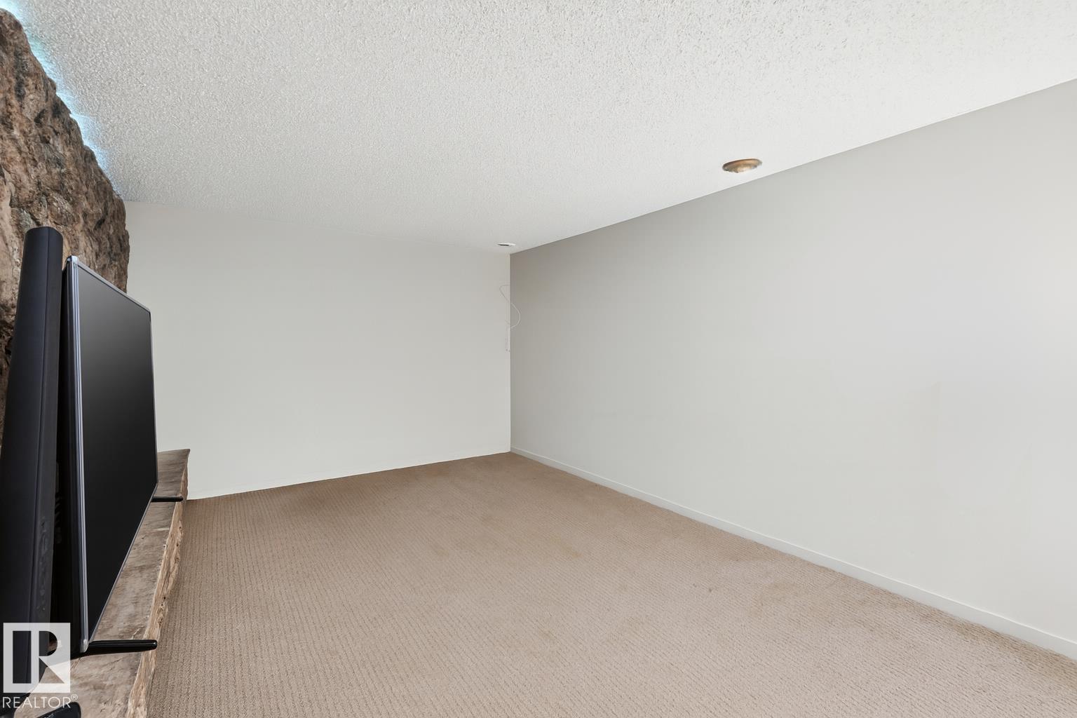 2007 49A ST NW, Edmonton